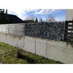Steingabione aufgedübelt verzinkt
